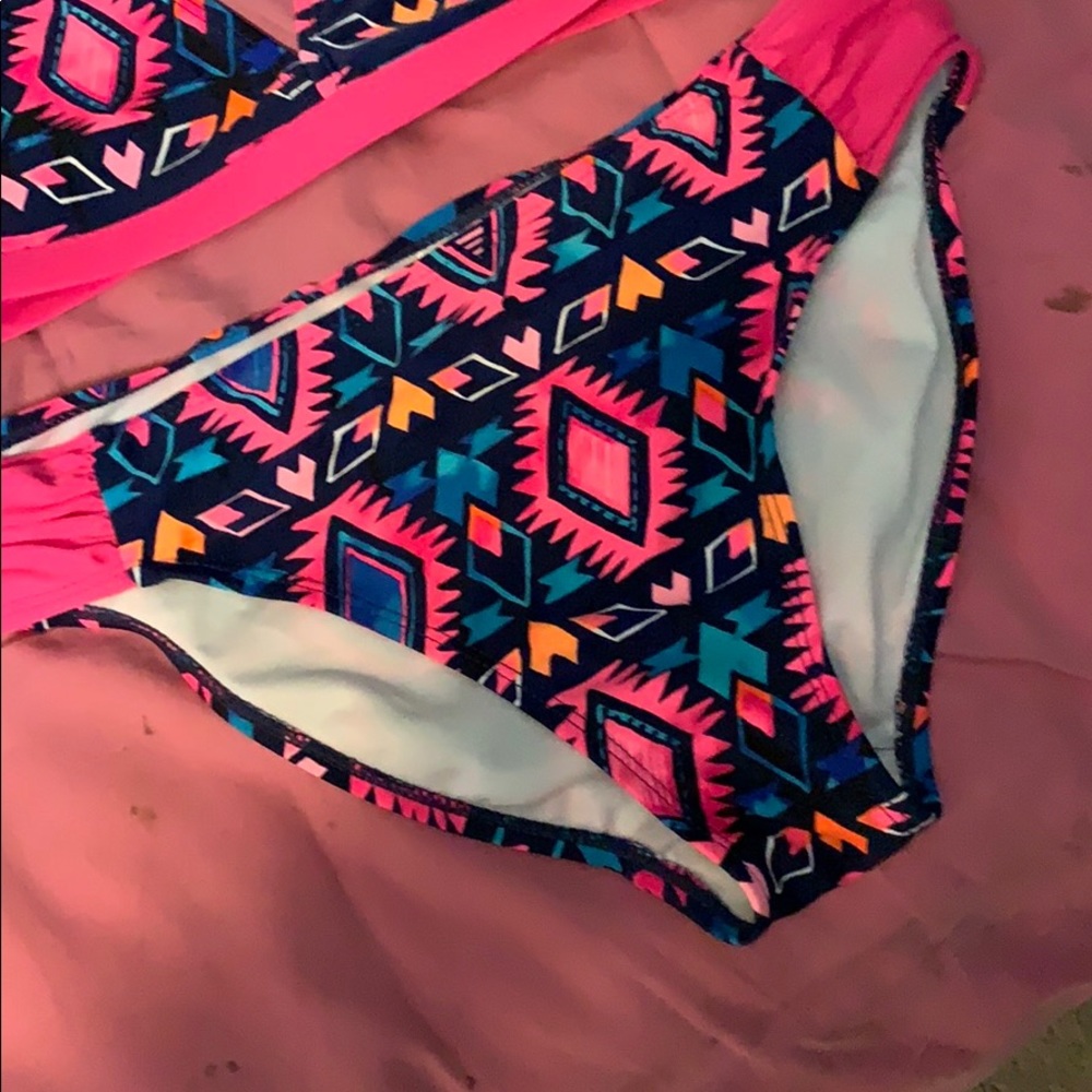 Aztec looking bikini - Picture 3 of 3
